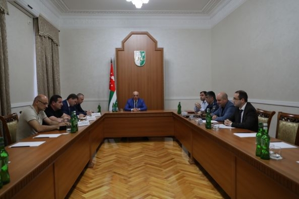 АҲӘЫНҬҚАРРА АХАДА АСЛАН БЖЬАНИА АМЧРАТӘ СТРУКТУРАҚӘА АЛАРХӘНЫ АУСУРАТӘ ЕИЛАТӘАРА МҨАԤИГЕИТ